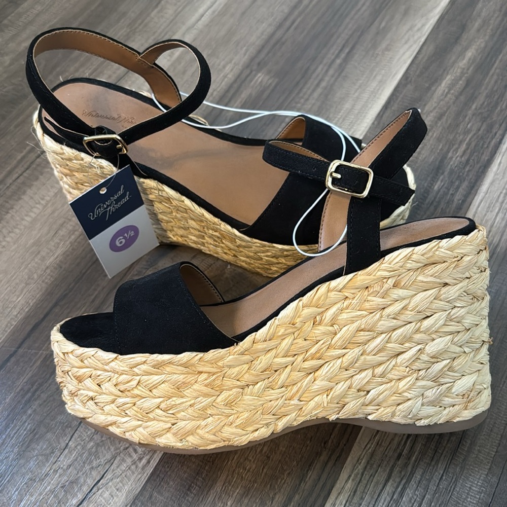 Universal Thread Alisha Wedges